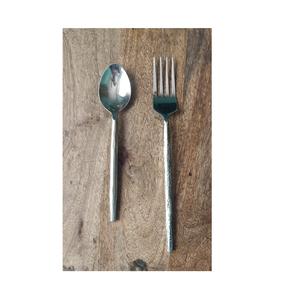 Vente en gros de 2 couverts en acier inoxydable poli avec manche en émail Fourchettes de service à salade en métal de meilleure qualité pour les fruits - Product Image 3