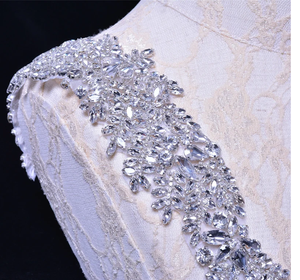 Parche bordado de perlas de diamantes de imitación de tela personalizada hecha a mano para ropa y accesorios de mujer - Product Image 3