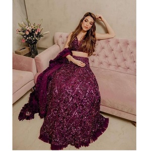 Ropa de compromiso de lujo, moda, Rani, Color rosa, terciopelo, Choli Lehenga, con secuencia de trabajo y borde de volantes, Dupatta - Product Image 1