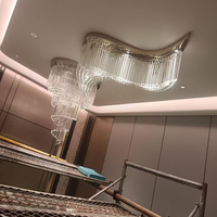 Lustre LED en cristal moderne de luxe, sur mesure, carré, pour escalier long, hôtel, villa, hauteur réglable, commande sans fil