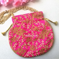 Sacs Potli brodés à la main en Zardozi du Rajasthan, pochettes à cordon pour femme, sacs cadeaux de mariage