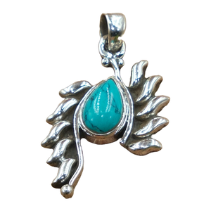 Pendentif artisanal en argent sterling 925 avec turquoise naturelle en forme de feuille, bijoux en argent tribal bohème artisanal pour la vente en gros - Product Image 1