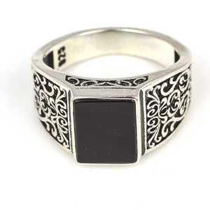 Bague rectangulaire pour homme en argent sterling 925, pierre onyx noir sertie clos, plaqué rhodium, bijoux pour usage quotidien, certifiée IGI - Product Image 4