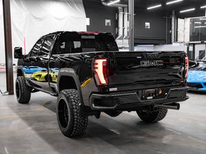 GMC Sierra 2500HD AT4 Crew Cab 4WD avec sièges en cuir 2024 d'occasion Boîte manuelle intérieur foncé - Product Image 3