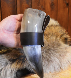 Authentique corne à boire sculptée par Tayyab Handicraft Poli Animal Style de Crafts Galore - Product Image 1