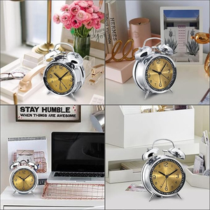 Reloj compacto de acero con líneas limpias y esfera de reloj de cúpula - Product Image 4