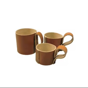Porte-verre à bière en cuir marron personnalisable à la main ensemble de trois étuis de sécurité de style vintage facile à utiliser personnalisé - Product Image 1