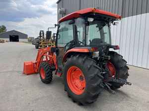 Livraison gratuite Tracteur agricole Kubota MX6000 avec chargeur à attache rapide et godet 777 heures 4 roues motrices Moteur diesel 62 CV 540 PTO Attelage à 3 points - Product Image 4