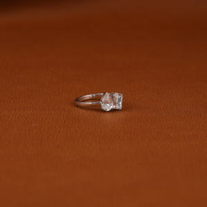 Anillo de diamante de corte radiante de pera de dos piedras de lujo, Diamante cultivado en laboratorio personalizado, regalo de joyería fina de oro blanco sólido de 10K para mujer - Product Image 5