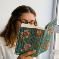 Couverture de journal floral bleu sarcelle matelassée artisanale-Accessoire et cadeau de mode durables