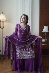 Traje Palazzo de Georgette Sintética de Alta Demanda con Bordado y Lentejuelas, Traje Palazzo Pakistaní con Dupatta - Product Image 3