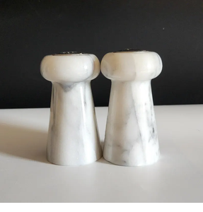 Ensemble sel et poivre en marbre à étiquetage privé, conçu pour les cuisines modernes recherchant des accessoires d'assaisonnement élégants et de haute qualité - Product Image 4