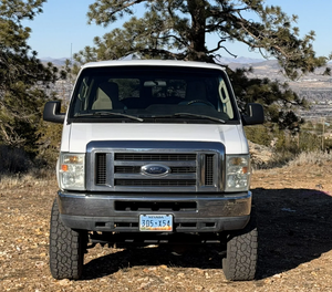 Vehículo Usado a Precio Accesible - Volante a la Izquierda |   2010 FORDDSS E-350 SUPERRSS DUTYYSS XLT 5.4 VANSS 4X4 CONVERSIONNSS para 8 PASAJEROS - Product Image 1