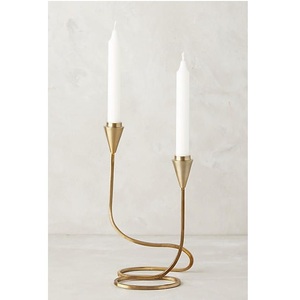 ที่ยึดแบบเรียวโลหะโบราณสำหรับพิธีทางศาสนาที่ออกแบบมาเพื่อถือเทียนอย่างปลอดภัยในระหว่างการสวดมนต์ - Product Image 1