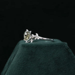 Bague de mariage en plaqué or blanc massif 18KT en forme de cœur vert diamant cultivé en laboratoire pierre latérale design personnalisé style tendance IGI - Product Image 3