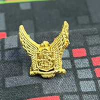 Épinglette magnétique en alliage de zinc avec logo 3D en relief personnalisé Equator