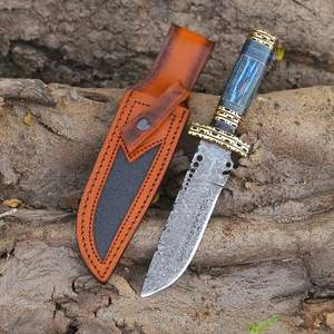 Cuchillo de Caza Hecho a Mano, Cuchillo de Supervivencia de Acero de Damasco con Mango de Madera, Personalizado con Funda de Cuero - Product Image 1