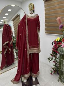 Traje de pantalón Kurta estampado en la parte delantera y trasera de Lehenga de fiesta moderna de Chinon con Dupatta hecho de tela Reyon - Product Image 3