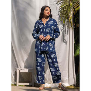 Camisa Indrani Indigo Dabu con Estampado Animal - Product Image 3