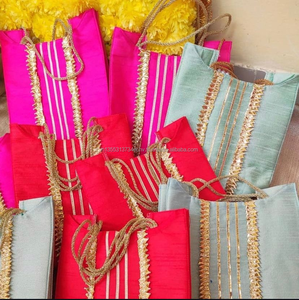 Bolsas de regalo de devolución hechas a mano tradicionales Pooja Housewarming Party Favor Bags Wedding Haldi, Mehndi, Sangeet Party Return Gift Bag - Product Image 4