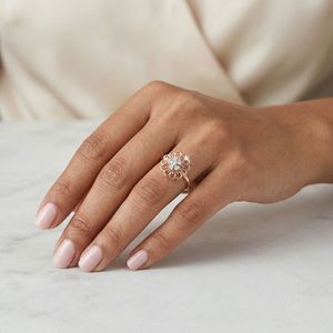 Anillo exclusivo de oro rosa con diamantes redondos brillantes naturales de 0.03 ct, color HI, claridad VS SI, proveedor mayorista de joyería fina. - Product Image 1