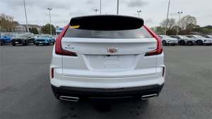 Cadillac XT4 Premium Luxury FWD 2024, Vehículo Eléctrico con Autonomía de 501-600 km, Potencia de 250-300 kW, Torque de 300-400 Nm, Batería de 30 kWh - Product Image 3