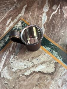 Corne à boire en corne naturelle de qualité supérieure Logo personnalisé Service de gravure Animal étanche Origine européenne Maison Restaurant Utilisation naturelle - Product Image 6