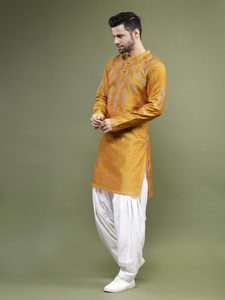 ชุดคุร์ตาผ้าฝ้ายแห้งเร็วสไตล์วินเทจสำหรับฤดูร้อน รุ่น MP-722 ของ Ramas Kurtis สำหรับผู้หญิง พร้อมกางเกงขายาว ราคาขายส่งจากอินเดีย เหมาะสำหรับงานแต่งงาน งานเลี้ยง และสวมใส่ลำลอง - Product Image 3