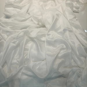 Armure toile de tissu tabby en soie pure, texture lisse pour les vêtements Tissu tabby en soie naturelle Armure toile nette pour les textiles de maison - Product Image 1