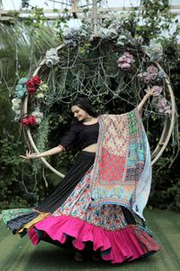 Novo Designer Navratri Rayon Especial Rosca Bordado Trabalho Lehenga Blusa Cadeia Anexado Com Latkan <span class=keywords><strong>Dori</strong></span> E Dupatta