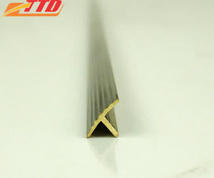 Garniture moderne en laiton nervuré T10 pour revêtements de sol et murs Bords décoratifs en métal durable Améliorez vos intérieurs - Product Image 1