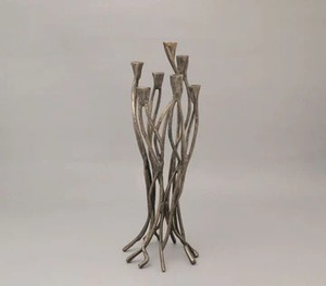 Modern Heritage Candle Stand agrega un encanto acogedor, elegante, cálido y acogedor a los espacios de dormitorio y comedor - Product Image 2