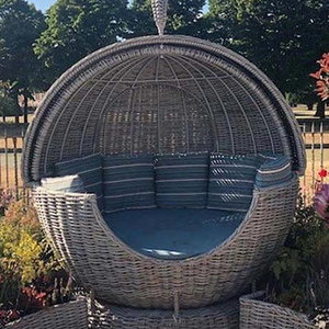 Encantadora y resistente cama de día tejida de ratán natural forma de Casa de hadas para sala de estar o jardín - Product Image 5