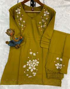 Ensemble coordonné élégant jaune moutarde pour femmes avec broderie lourde au niveau du col et pantalon droit de qualité supérieure - Product Image 5