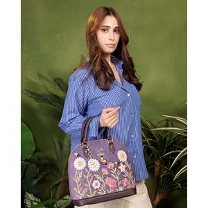 Sac à main Boston pour femme, brodé, avec fermeture éclair, doublure en velours, design géométrique de luxe, écologique, capacité 2L, idéal pour les soirées - Product Image 6