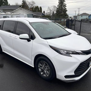 Toyota Sienna LE Híbrida Usada 2024 - Product Image 1