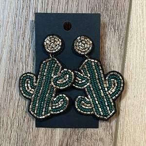 Boucles d'oreilles brodées artisanales OEM - Product Image 2