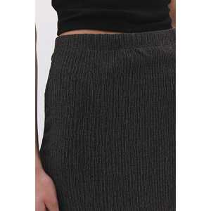 Jupe décontractée en satin avec coton texturé, élasthanne et dentelle, taille empire, longueur genou, imprimé décoratif, idéale pour les fêtes estivales - Product Image 4