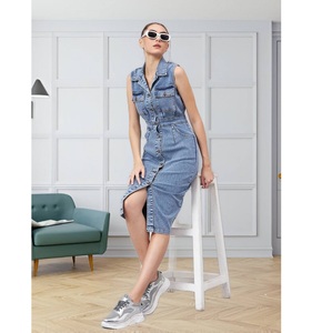 Robe midi moulante en denim pour femmes de qualité supérieure, parfaite pour les sorties décontractées et les soirées disponibles à la vente - Product Image 1