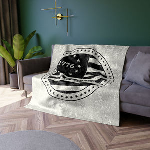 Coperta Raschel con Bandiera di Betsy Ross 'Live Let Live', Velluto Bianco Goffrato, Morbida e Calda, Stile Americano per Letto e Natale - Product Image 1