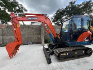 Mini-excavatrice compacte sur chenilles d'occasion coréenne Doosan DX60-9C 6 tonnes avec moteur Yanmar - Product Image 5