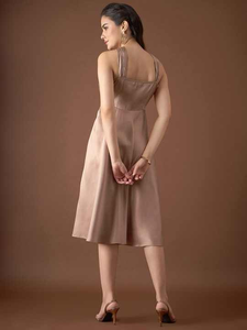 Robe midi décontractée en satin à bretelles et évasées de meilleure qualité pour filles T-shirt parfait à offrir en option - Product Image 5