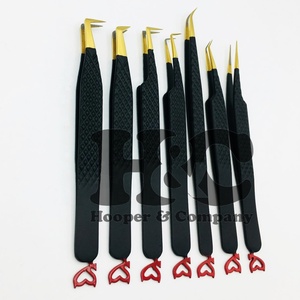 Pinces professionnelles à pointe fine en fibre noire dorée anti-magnétique en acier inoxydable pour cils, logo en forme de cœur au bas - Product Image 3