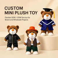 Ours en peluche personnalisé de 10 cm avec tenue sur mesure, poupée en peluche mini OEM ODM pour cadeaux en gros