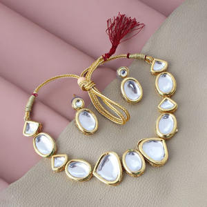 Ensemble de bijoux choker classique Bollywood Kundan de style actuel, collier à perles et boucles d'oreilles pour femmes et filles, idéal pour les fêtes, idée cadeau - Product Image 1