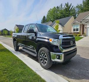 Toyotas Tundraa T R D Pr0 Double Cab 2015 soigneusement utilisé avec sièges en cuir à direction gauche - Product Image 2