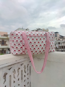 Sac polochon matelassé en coton à fleurs léger de haute qualité sac de Style indien imprimé à la main pour le transport de week-end et de voyage - Product Image 2