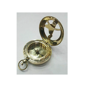 Boussole de cadran solaire nautique de qualité classique avec des détails complexes dans une boussole de cadran solaire haut de gamme à Grain exquis - Product Image 6