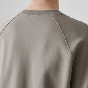 เสื้อสเวตเชิ้ตผู้ชายทรงโอเวอร์ไซส์ ผ้าคอตตอนผสม 100% น้ำหนักมาก แบบไหล่ตก สกรีนโลโก้ตามสั่ง ขายดี - Product Image 4