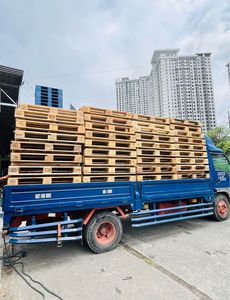 Nouvelle palette en bois de pin à simple face aux normes européennes EPAL pour usage industriel Fourniture en vrac de matériaux en acier disponible à la vente - Product Image 3